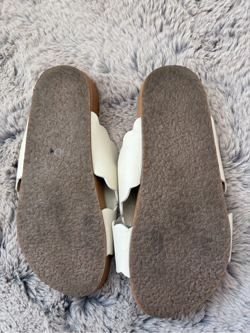 Seychelles Odie White Leather Scalloped Slide Sandals - Picture 5 of 6